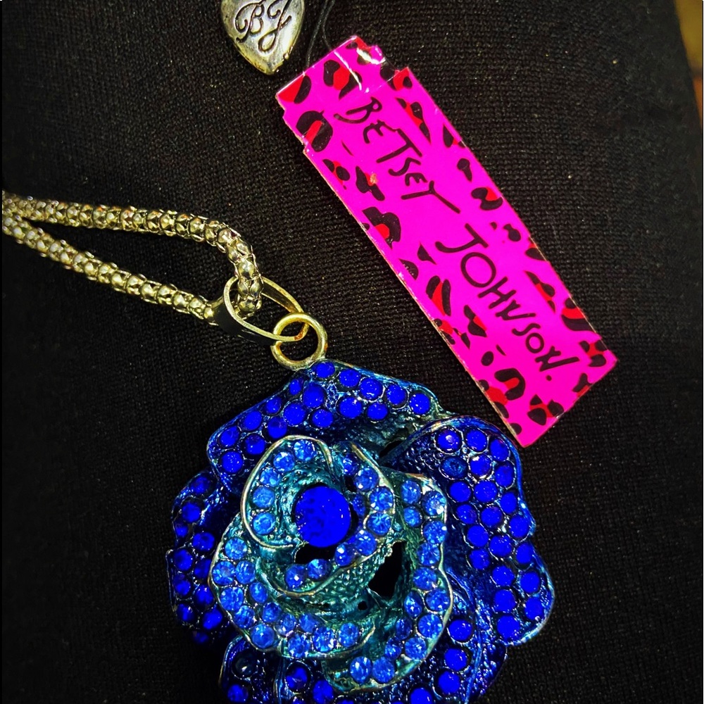 Betsey Johnson  blue flower necklace